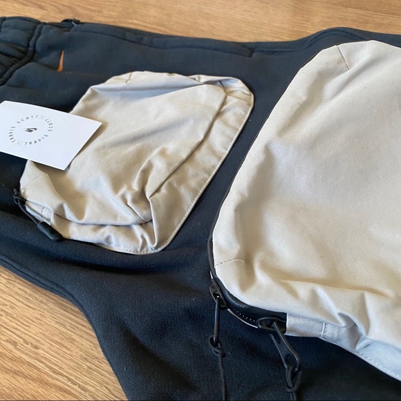 SOOOLLLDDDD Nike X Travis Scott Utility Sweatpants - Picture 3 of 5